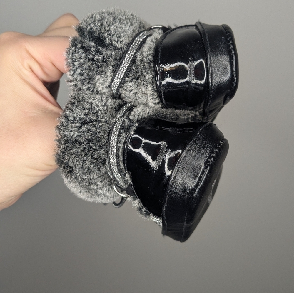 Stuart Weitzman Faux Fur Baby Booties- Black And Grey Size 4 Baby Shoes - Picture 4 of 7